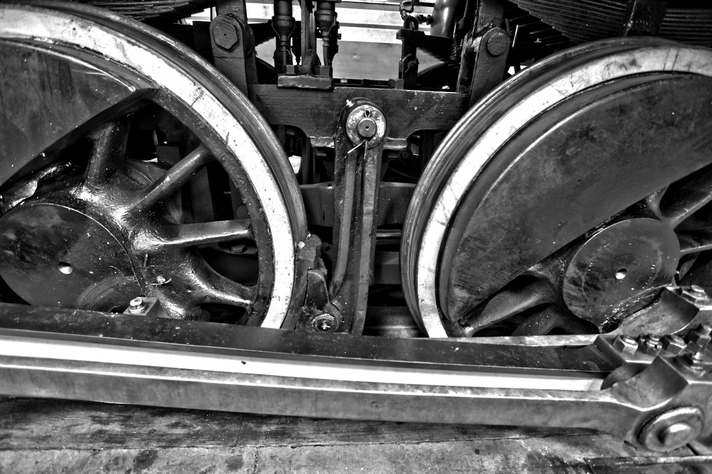 Photo of a steam engine's driving wheels